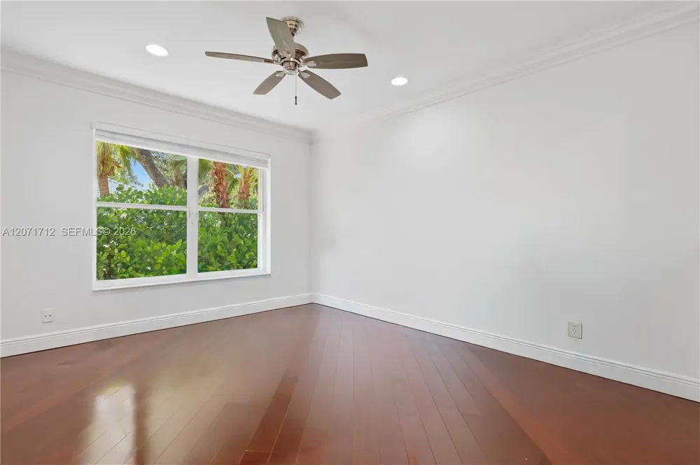 360 NE Coconut Cir Weston, FL 33326