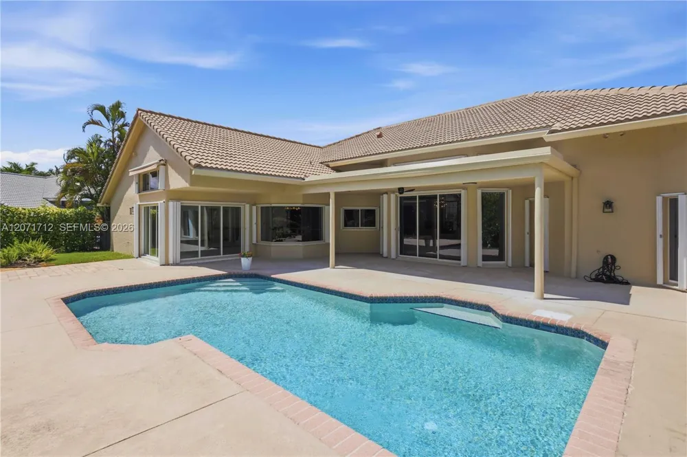 360 NE Coconut Cir Weston, FL 33326