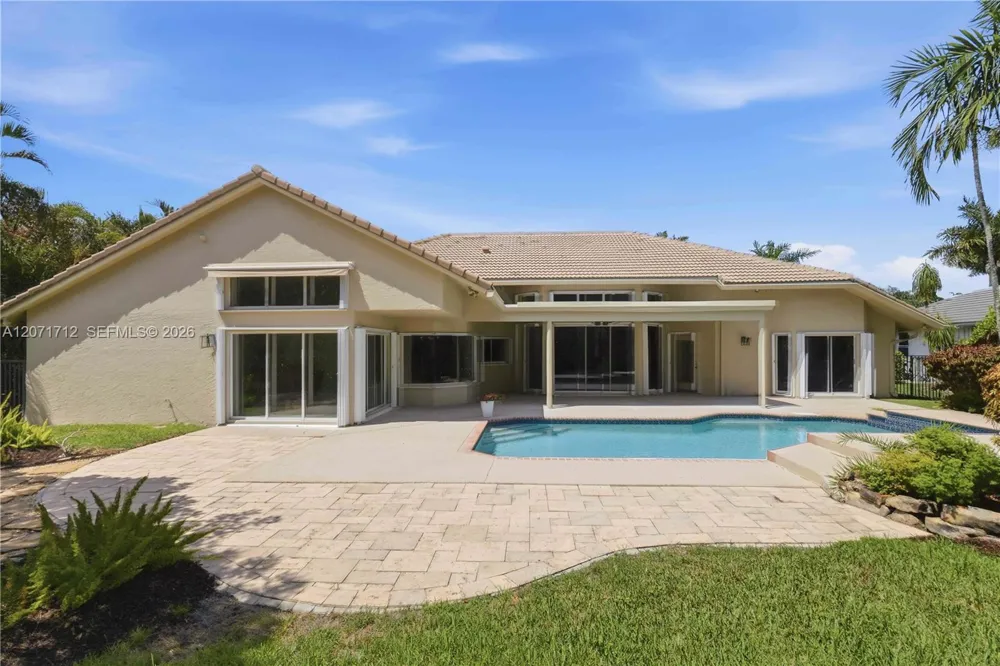 360 NE Coconut Cir Weston, FL 33326