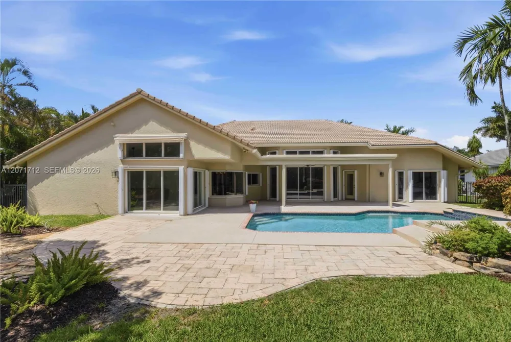 360 NE Coconut Cir Weston, FL 33326