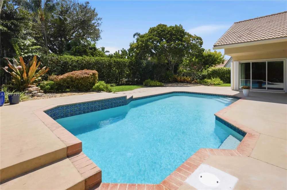 360 NE Coconut Cir Weston, FL 33326