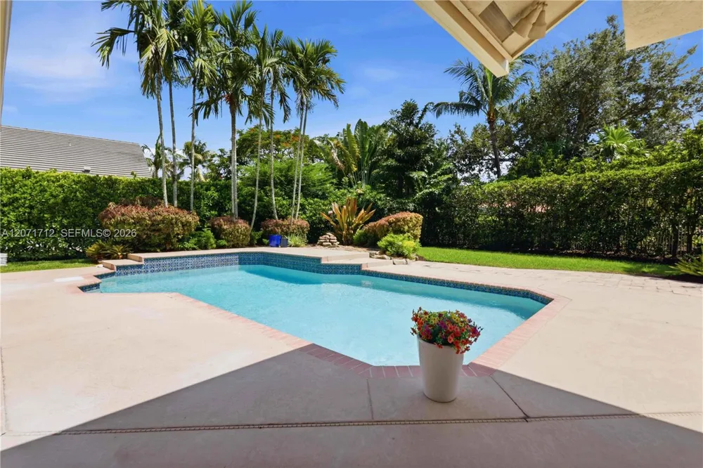 360 NE Coconut Cir Weston, FL 33326