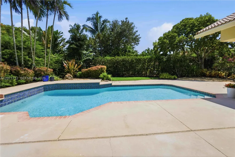 360 NE Coconut Cir Weston, FL 33326