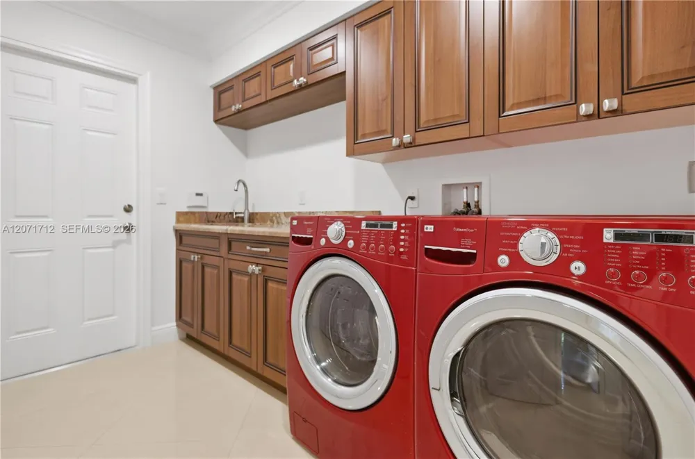 360 NE Coconut Cir Weston, FL 33326