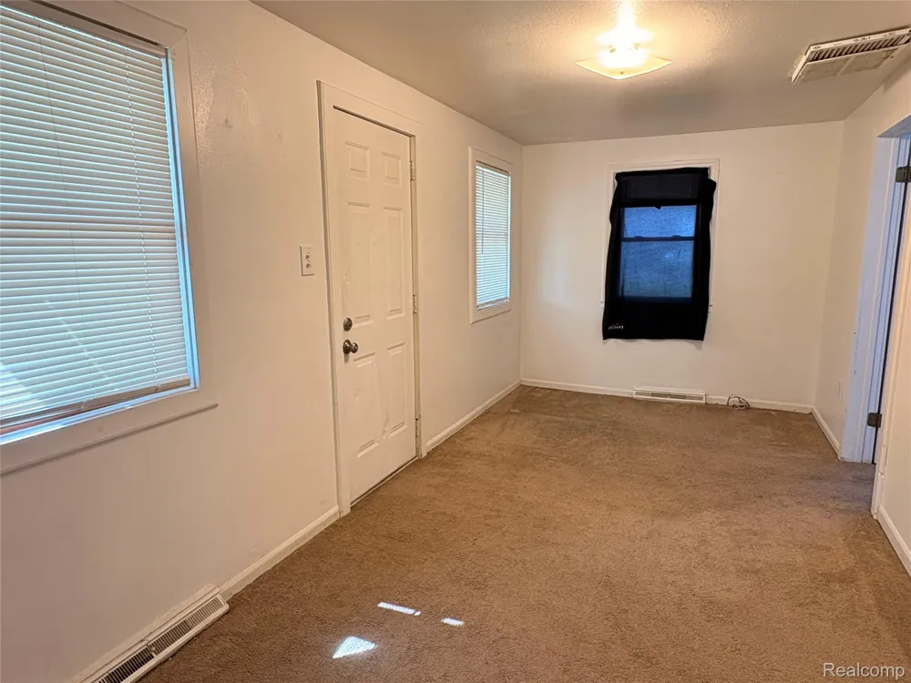 1026 W Scottwood Avenue Flint Charter Township, MI 48507