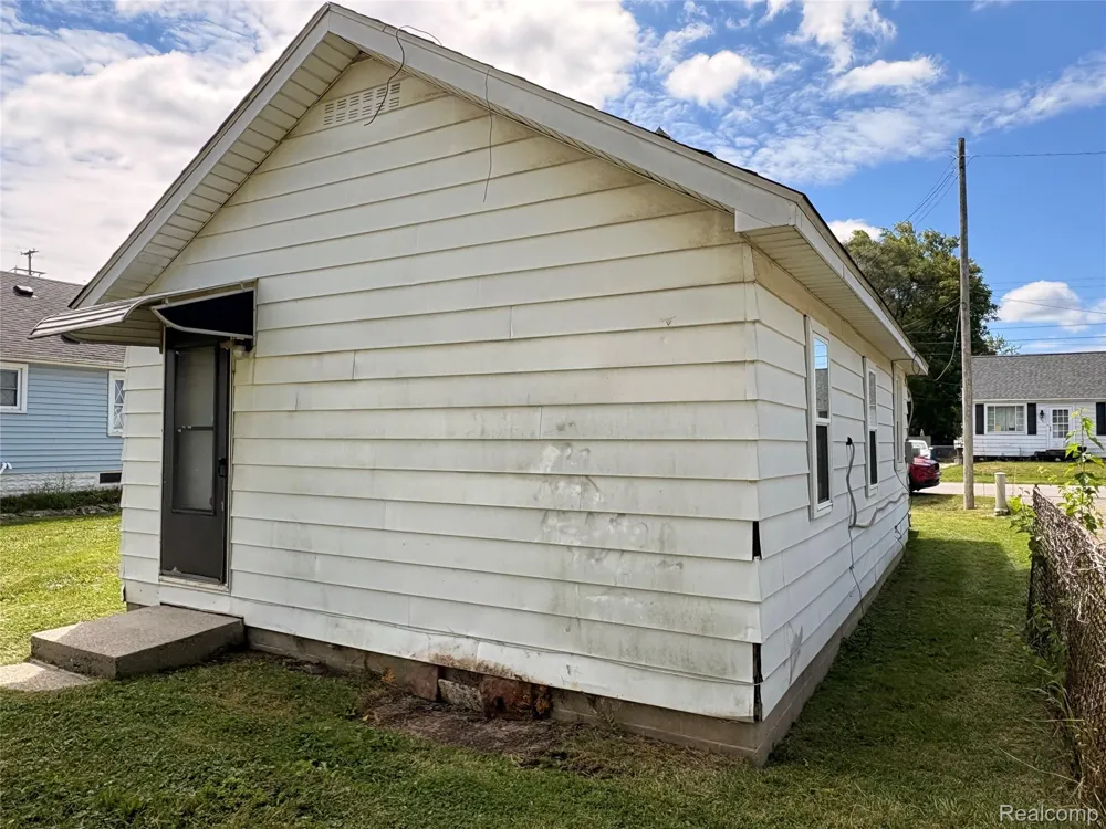 1026 W Scottwood Avenue Flint Charter Township, MI 48507