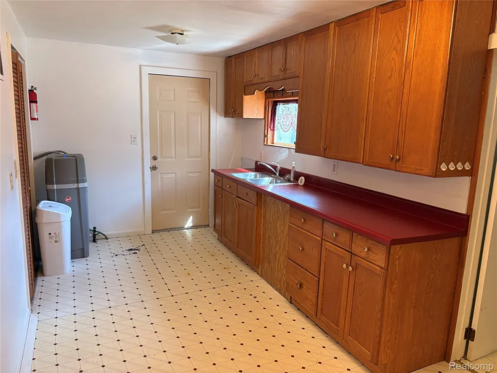 1026 W Scottwood Avenue Flint Charter Township, MI 48507
