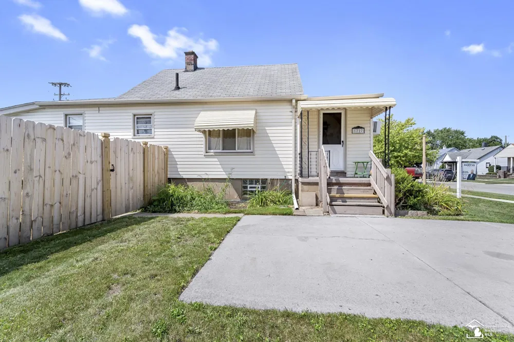 1727 Sycamore Street Wyandotte City, MI 48192