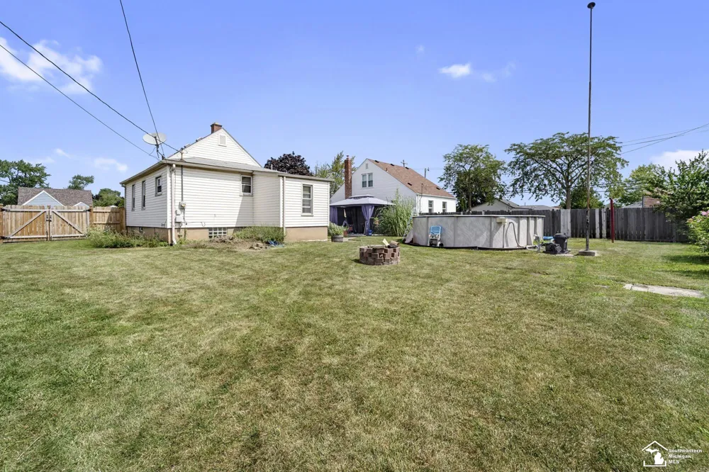 1727 Sycamore Street Wyandotte City, MI 48192