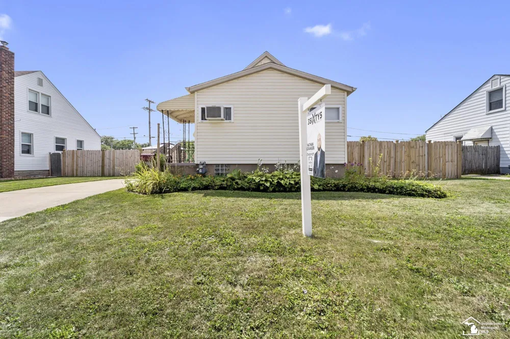 1727 Sycamore Street Wyandotte City, MI 48192