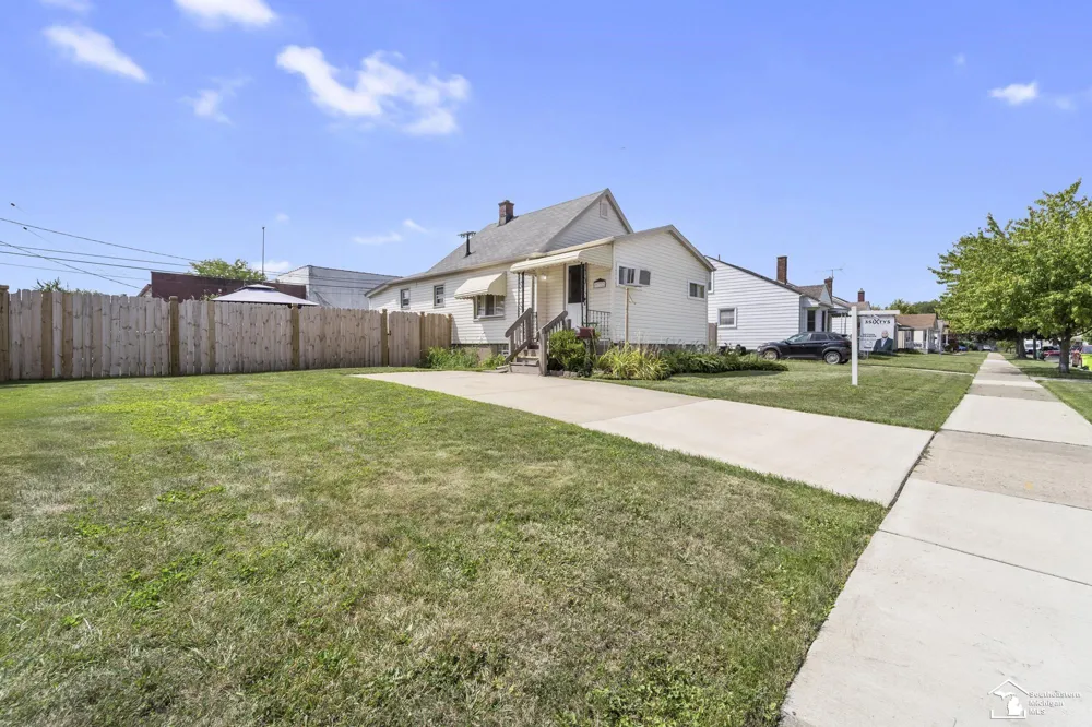 1727 Sycamore Street Wyandotte City, MI 48192