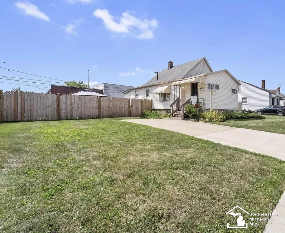 1727 Sycamore Street Wyandotte City, MI 48192