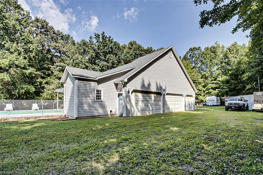 2207 Millcroft Road Pleasant Garden, NC 27313