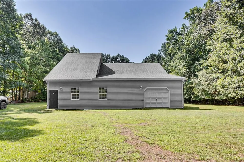 2207 Millcroft Road Pleasant Garden, NC 27313