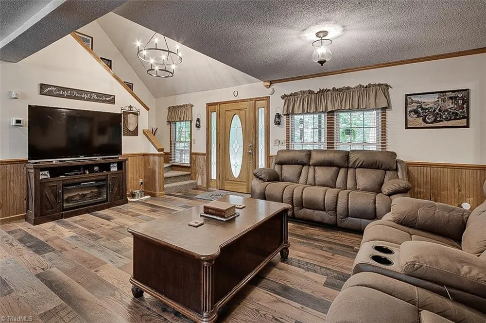 2207 Millcroft Road Pleasant Garden, NC 27313
