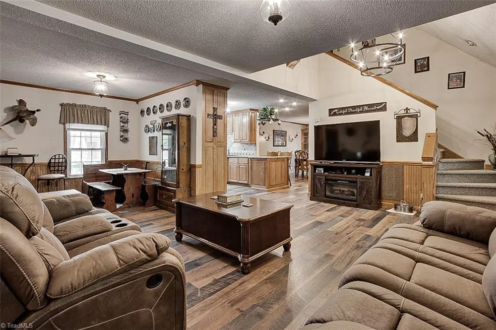2207 Millcroft Road Pleasant Garden, NC 27313