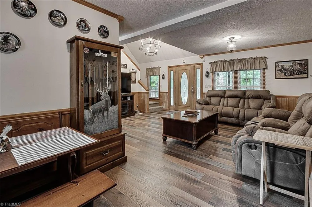 2207 Millcroft Road Pleasant Garden, NC 27313
