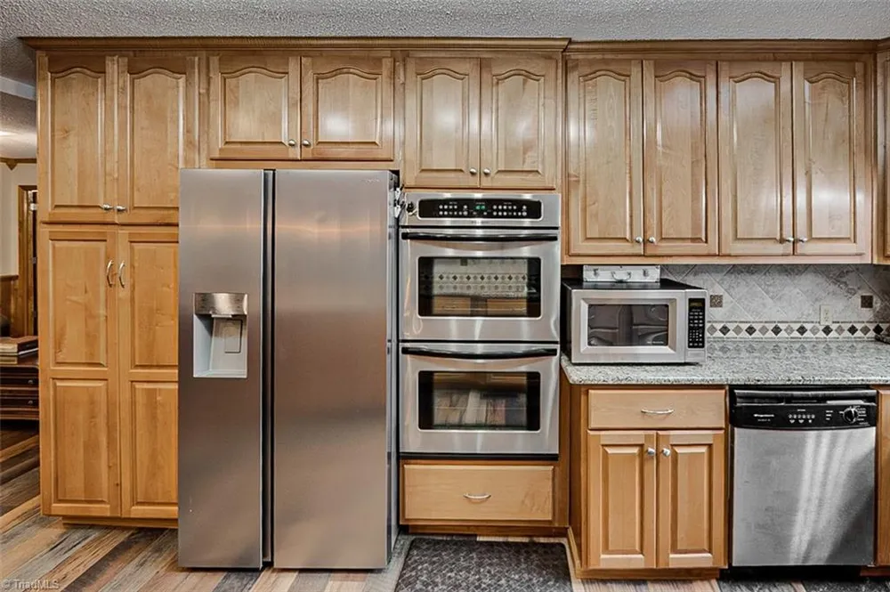 2207 Millcroft Road Pleasant Garden, NC 27313