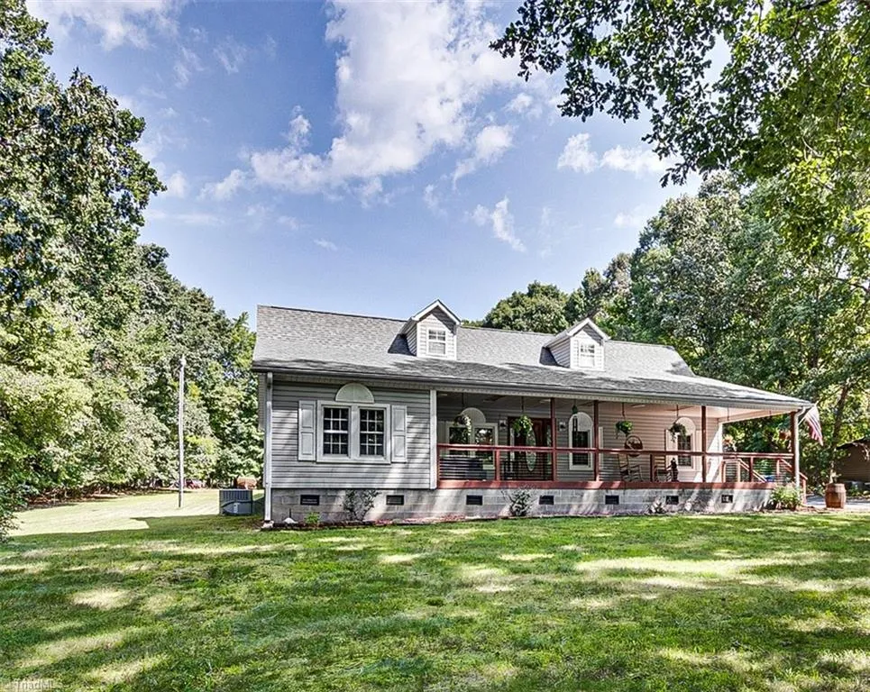 2207 Millcroft Road Pleasant Garden, NC 27313