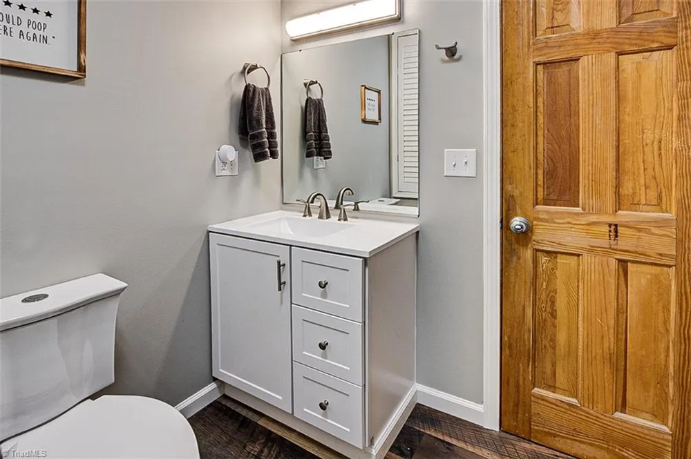 2207 Millcroft Road Pleasant Garden, NC 27313