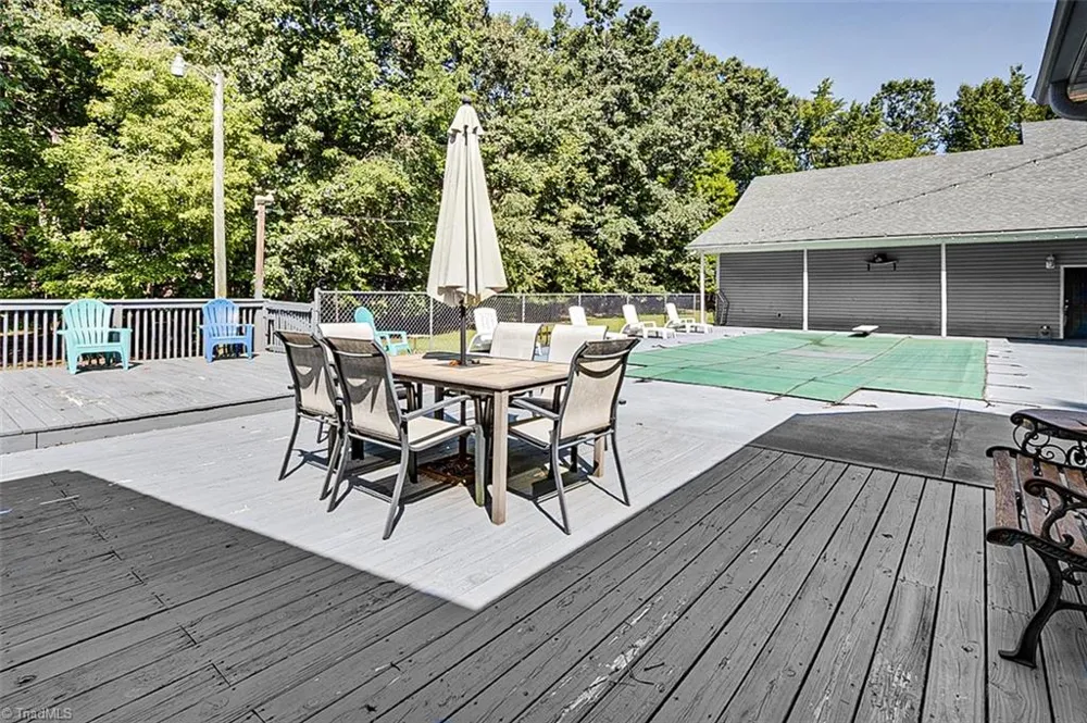 2207 Millcroft Road Pleasant Garden, NC 27313