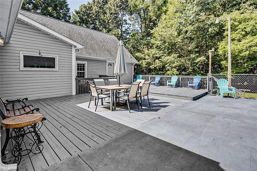2207 Millcroft Road Pleasant Garden, NC 27313