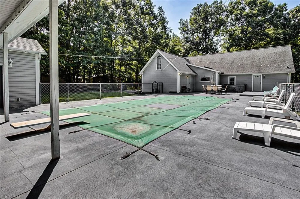 2207 Millcroft Road Pleasant Garden, NC 27313