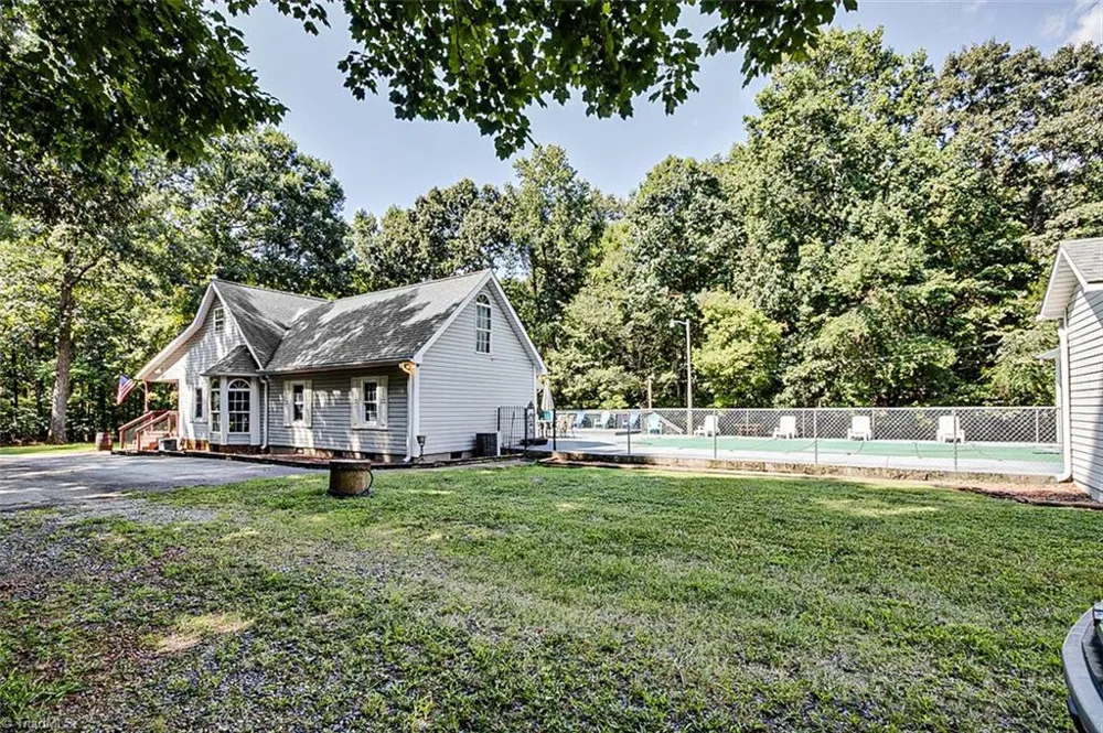 2207 Millcroft Road Pleasant Garden, NC 27313