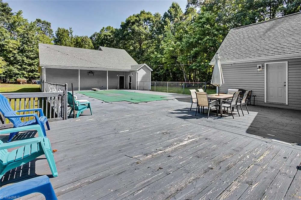 2207 Millcroft Road Pleasant Garden, NC 27313