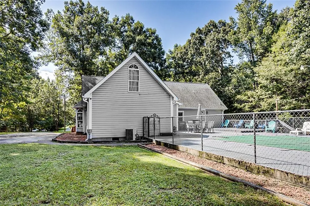 2207 Millcroft Road Pleasant Garden, NC 27313