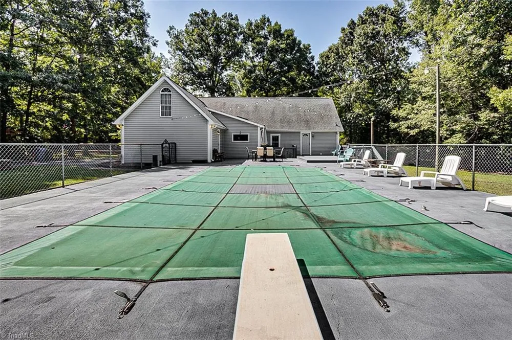 2207 Millcroft Road Pleasant Garden, NC 27313