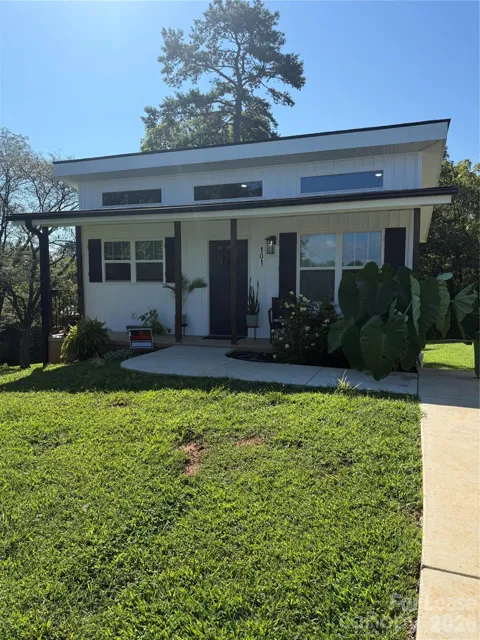 101.5 McEntire Avenue