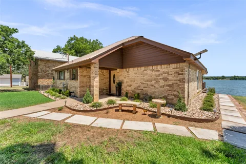 386 Lake Loop