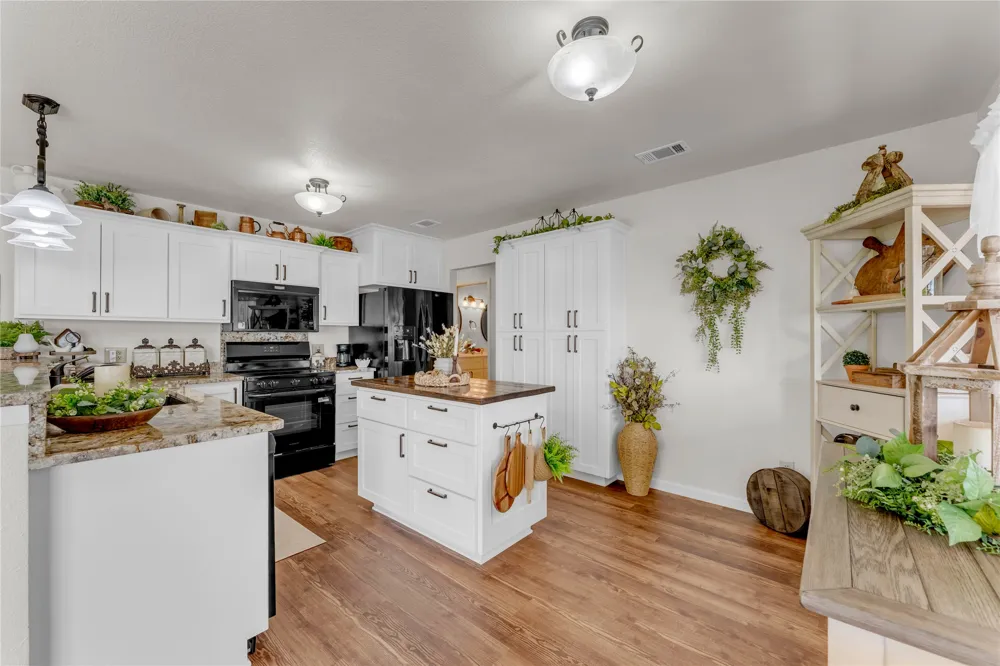 386 Lake Loop Tow, TX 78672