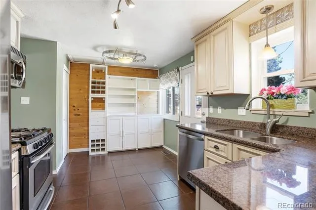 6740 Devinney Street Arvada, CO 80004