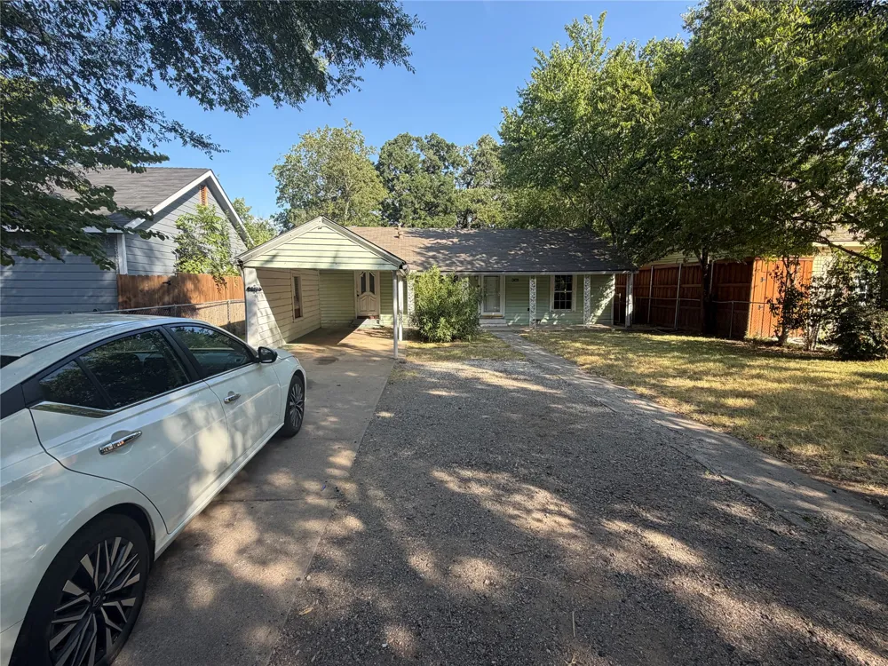2409 W Amherst Avenue Dallas, TX 75235
