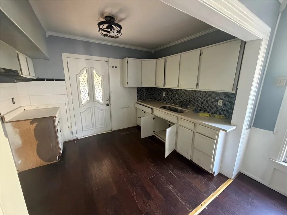2409 W Amherst Avenue Dallas, TX 75235