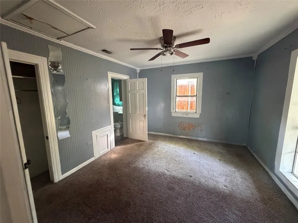 2409 W Amherst Avenue Dallas, TX 75235