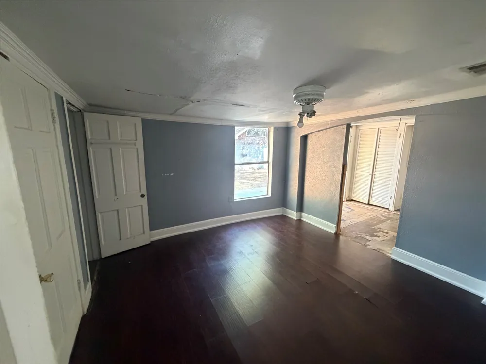 2409 W Amherst Avenue Dallas, TX 75235