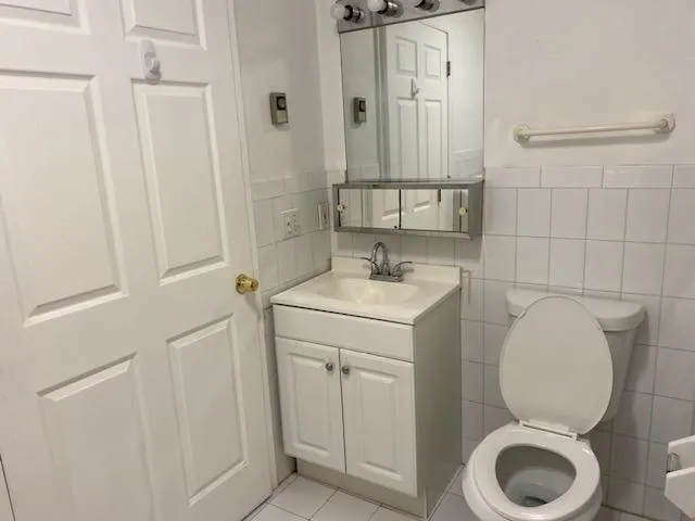 22 69TH ST Guttenberg, NJ 07093