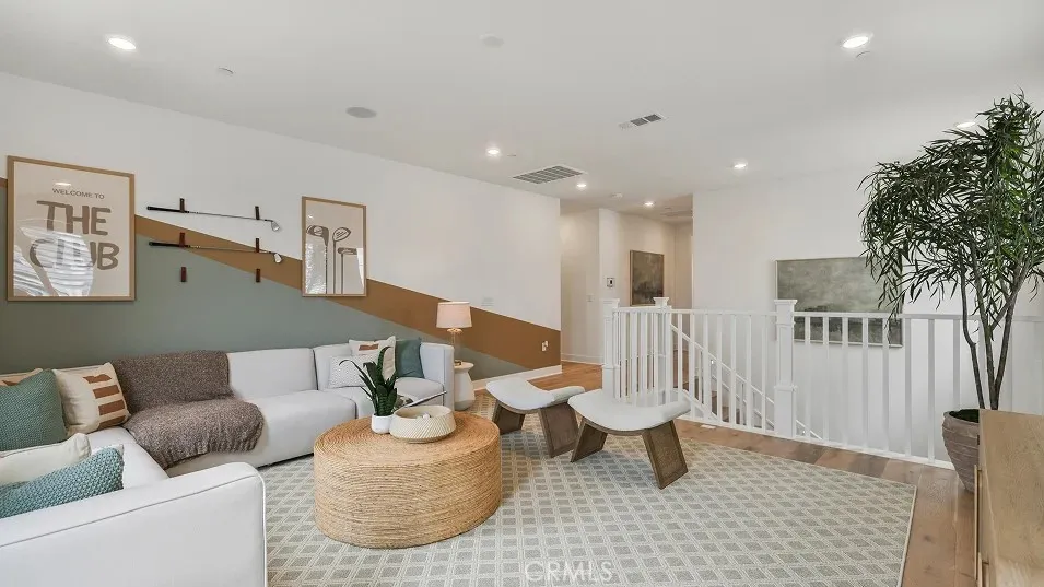 29718 Calle La Roca Valencia, CA 91354