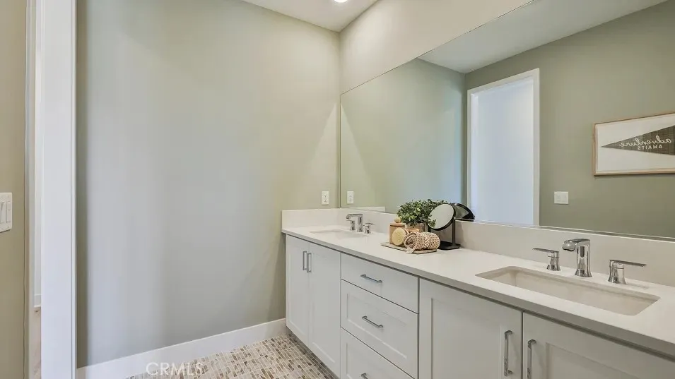 29718 Calle La Roca Valencia, CA 91354