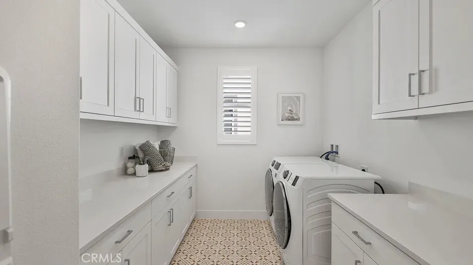 29718 Calle La Roca Valencia, CA 91354