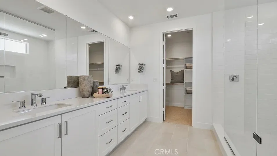 29718 Calle La Roca Valencia, CA 91354