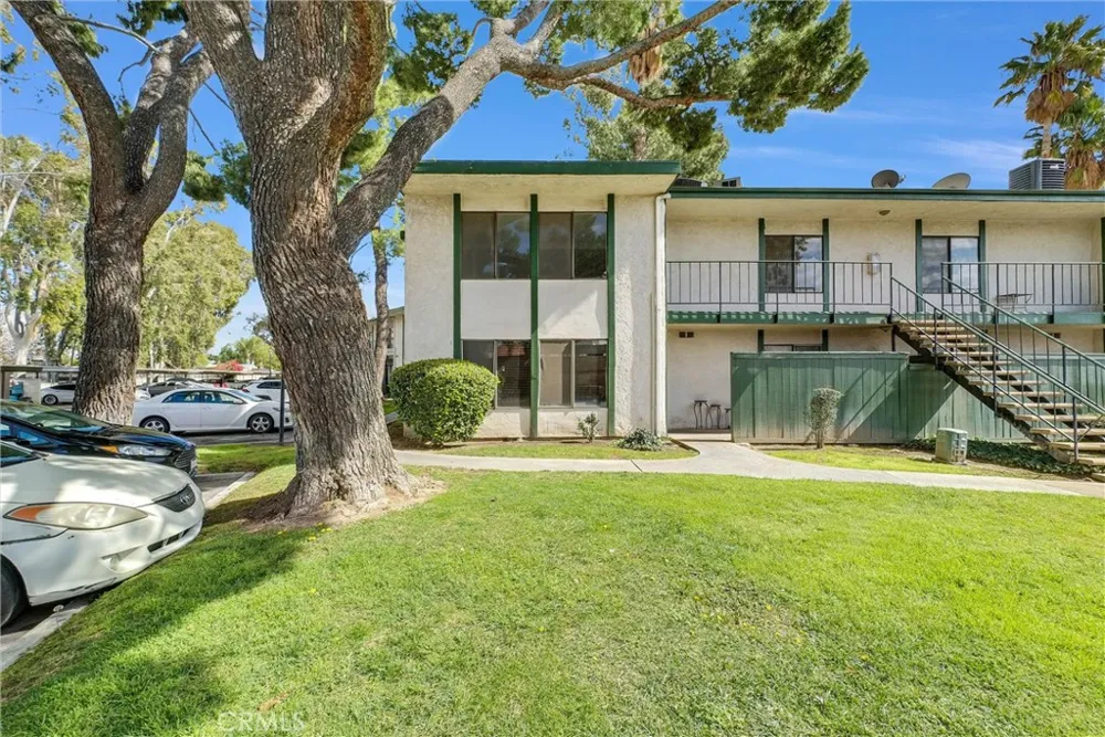 1735 E Washington #B28 Colton, CA 92324