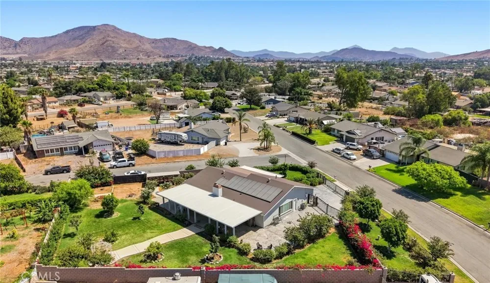 8326 Saddle Creek Drive Jurupa Valley, CA 92509