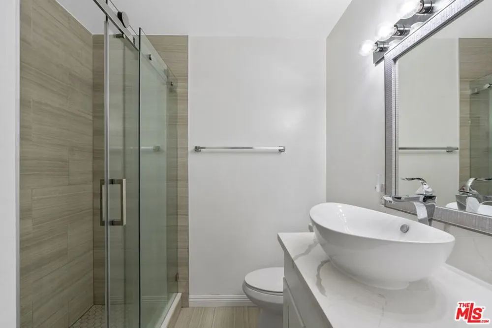 4255 W 5th Street #209 Los Angeles, CA 90020