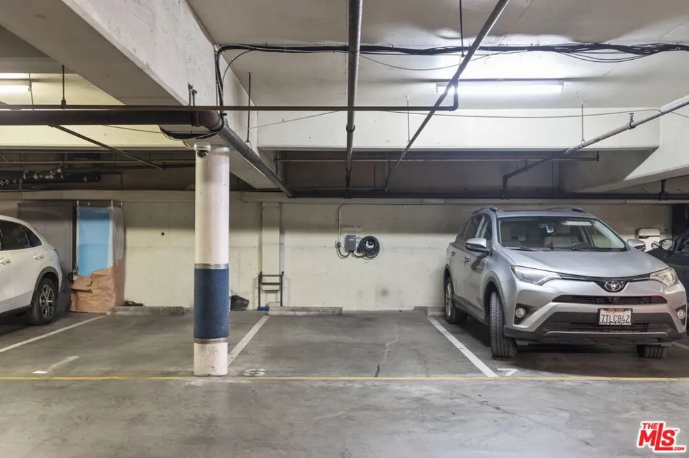 4255 W 5th Street #209 Los Angeles, CA 90020