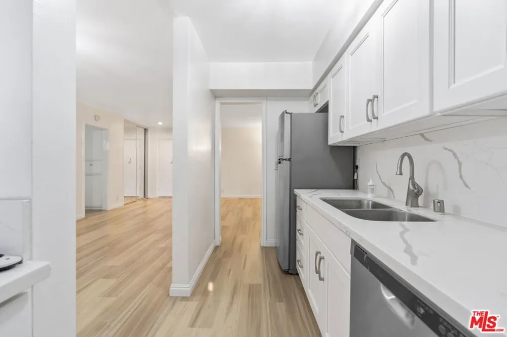 4255 W 5th Street #209 Los Angeles, CA 90020