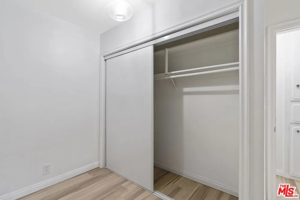 4255 W 5th Street #209 Los Angeles, CA 90020